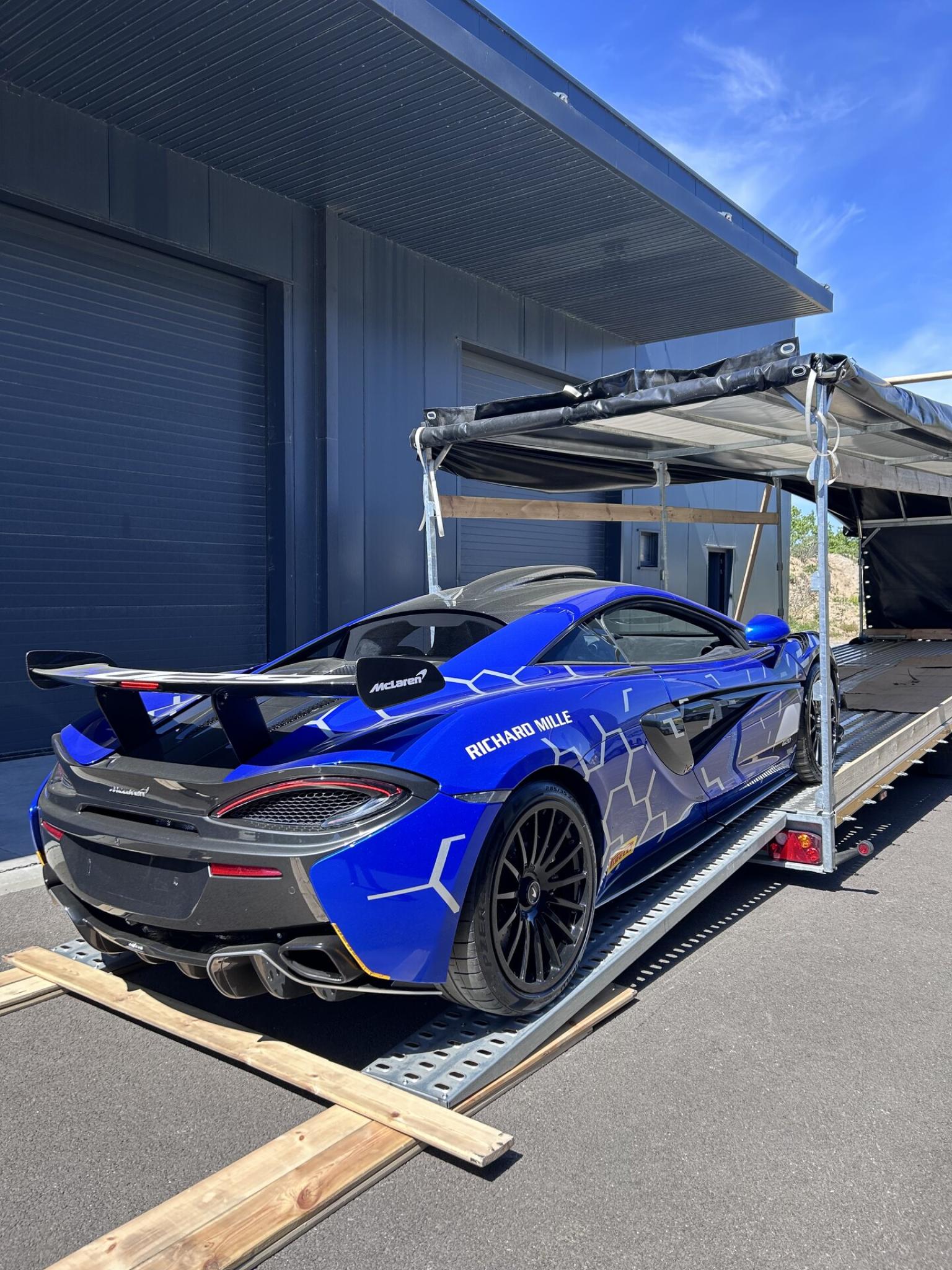 McLaren 620R Richard Mille de profil